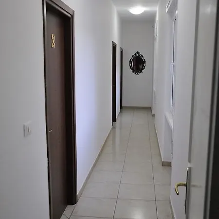 Diana Oda ve Kahvaltı Iseo