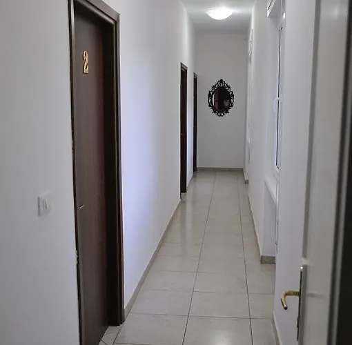 Diana Oda ve Kahvaltı Iseo